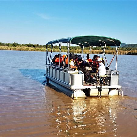 Crocodile Pools River Safaris Габороне Екстер'єр фото