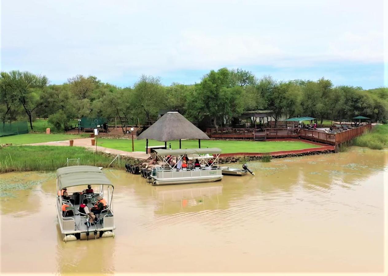 Crocodile Pools River Safaris Габороне Екстер'єр фото
